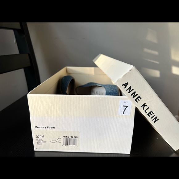Like-New Anne Klein Size 7M Indigo Necessity Pump (box included) - Picture 3 of 8